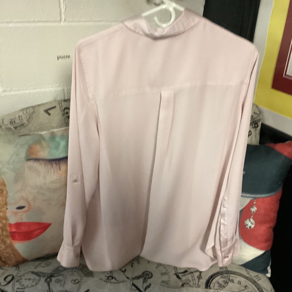 DKNY Elegant PINK  Blouse NEW. XTRA BUTTON.  SMALL - Picture 2 of 9